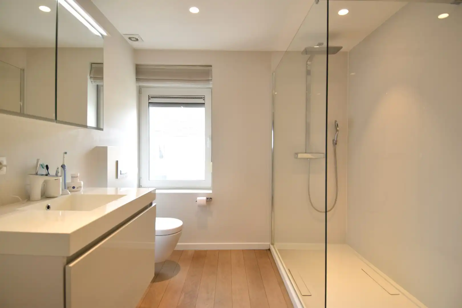 Vernieuwde HOB met 3 slaapkamers, bureel, zonnige tuin en garage te koop in Bellegem foto 9