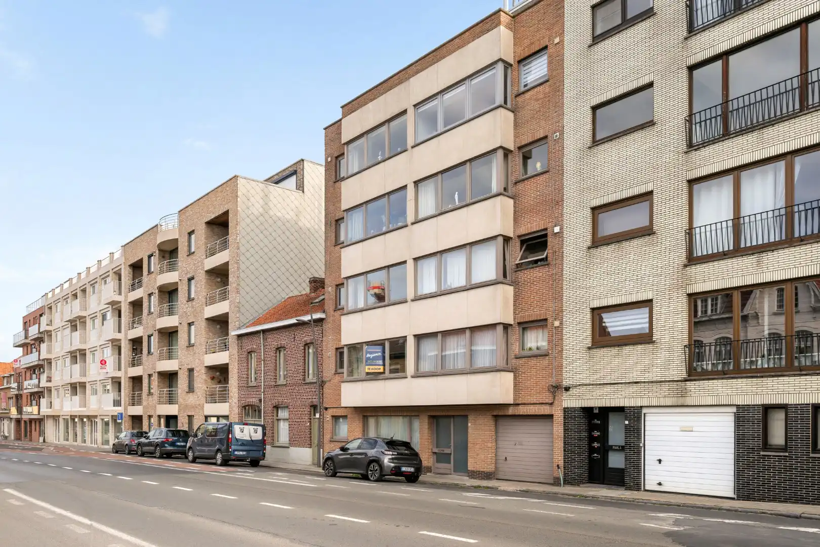 Instapklaar appartement met 2 slaapkamers, balkon en garage in Ieper-centrum foto 17