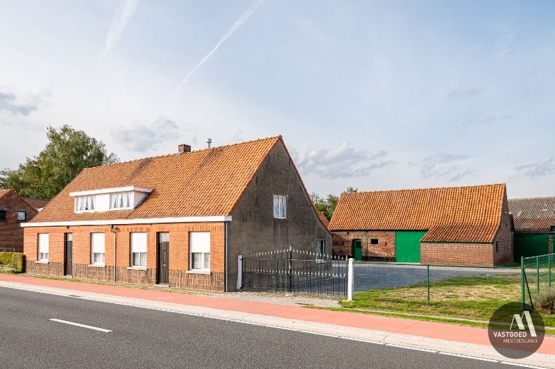 Hoeve & bouwgrond & weide & stallingen...op 2.2 hectare foto 2