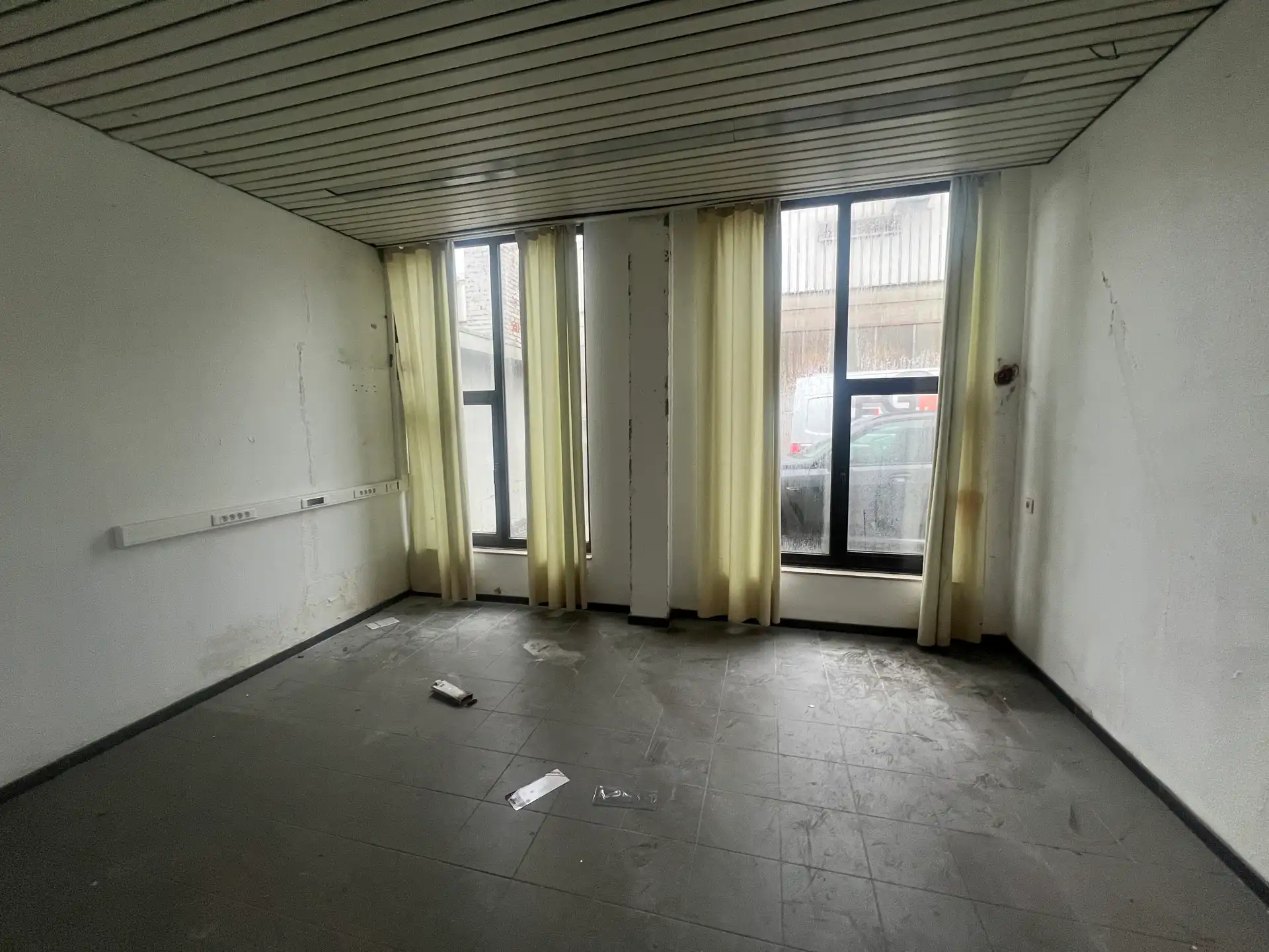 BEDRIJFSGEBOUW VAN 430M² MET KANTOREN  foto 7