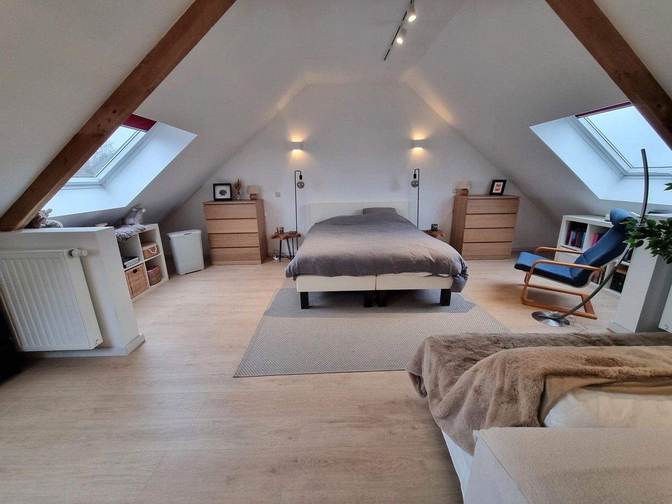 Totaal vernieuwde woning, 3 tot 4 slaapkamers met prachtig groen verzicht. Top ligging! foto 11