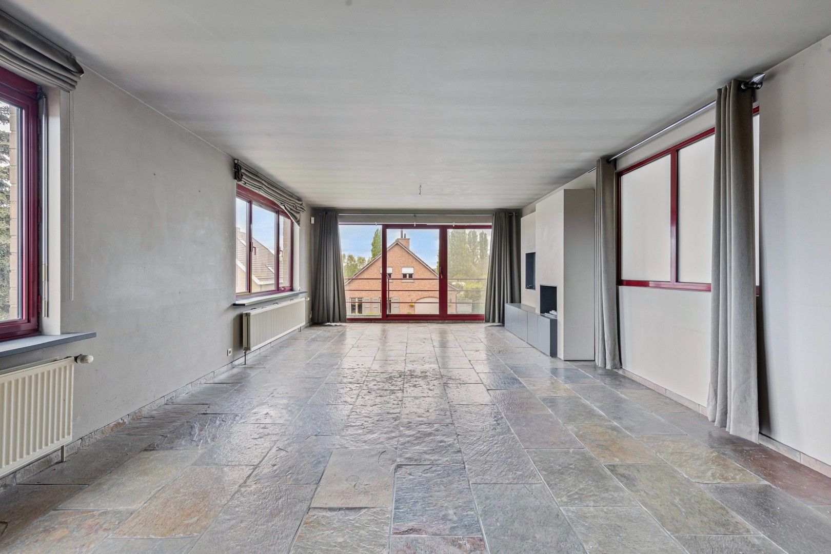 Handelspand met groot appartement foto 14