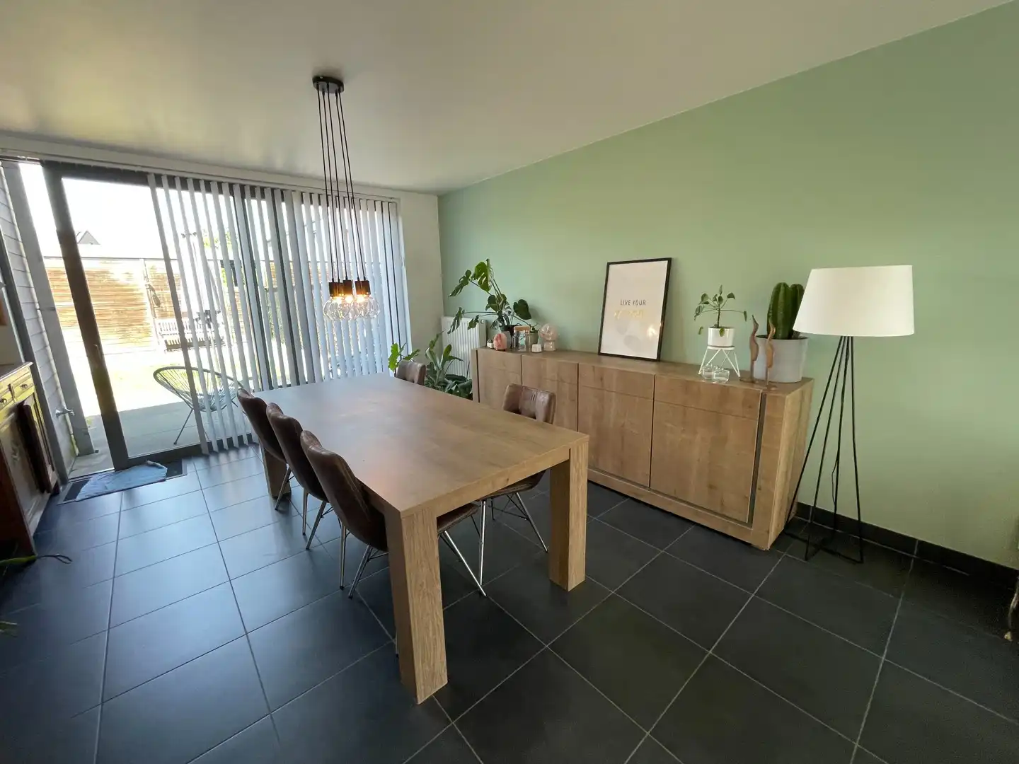 Gezellige woning met 3 slaapkamers en klein tuintje gelegen in Eksel. foto 3