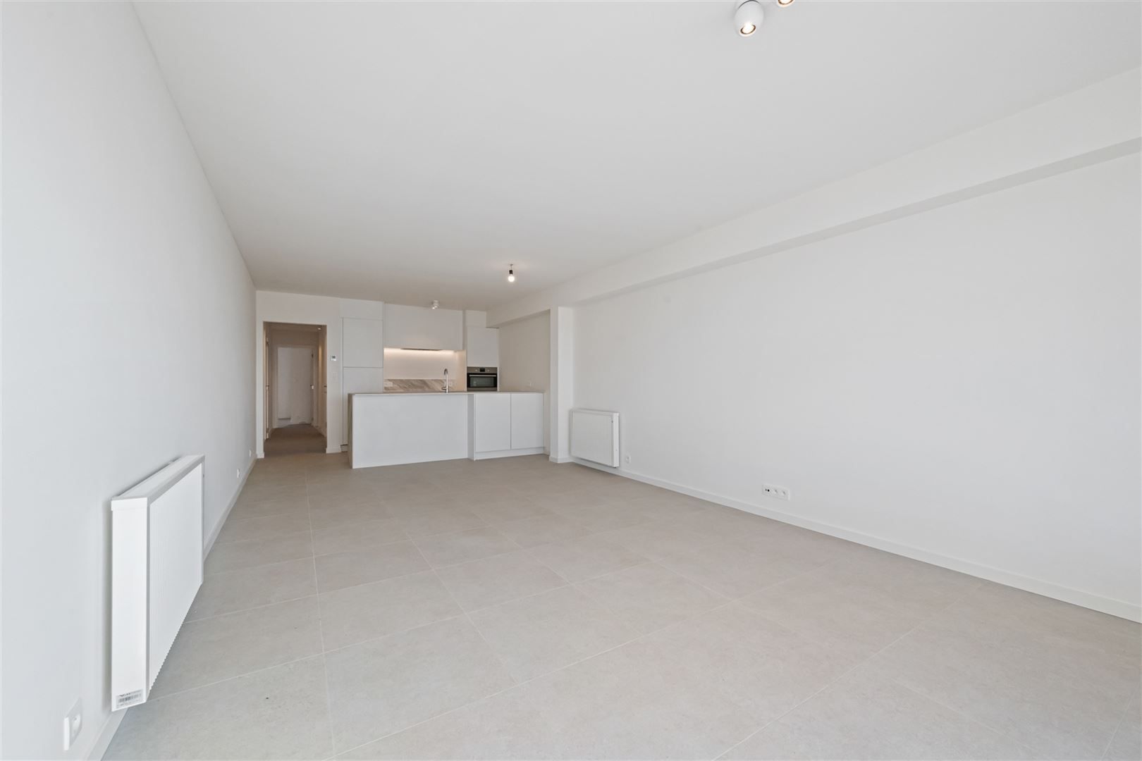 Uniek tweekamerappartement op toplocatie aan de Zeedijk! foto 3