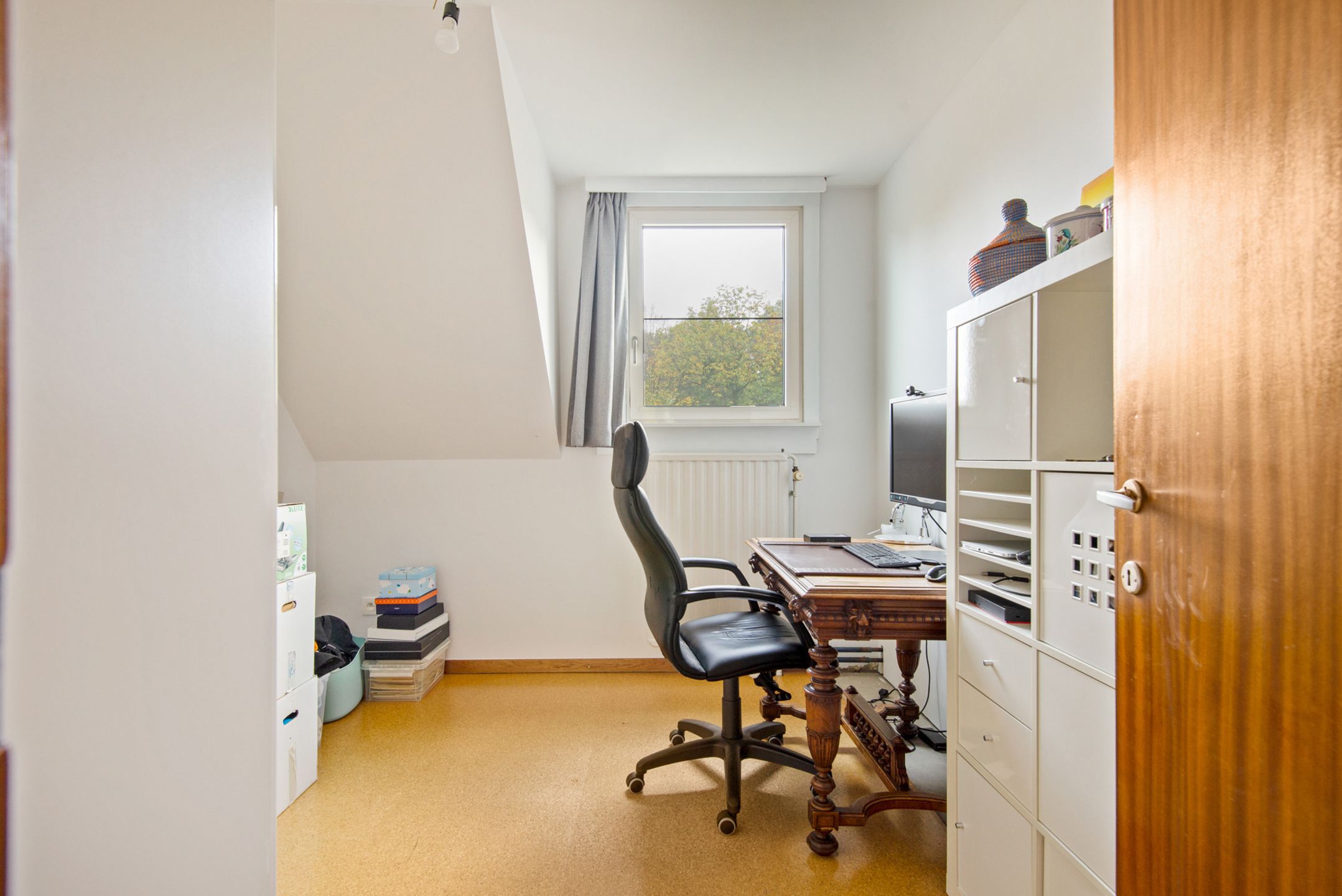 Mooie halfopen woning met garage op absolute toplocatie foto 13