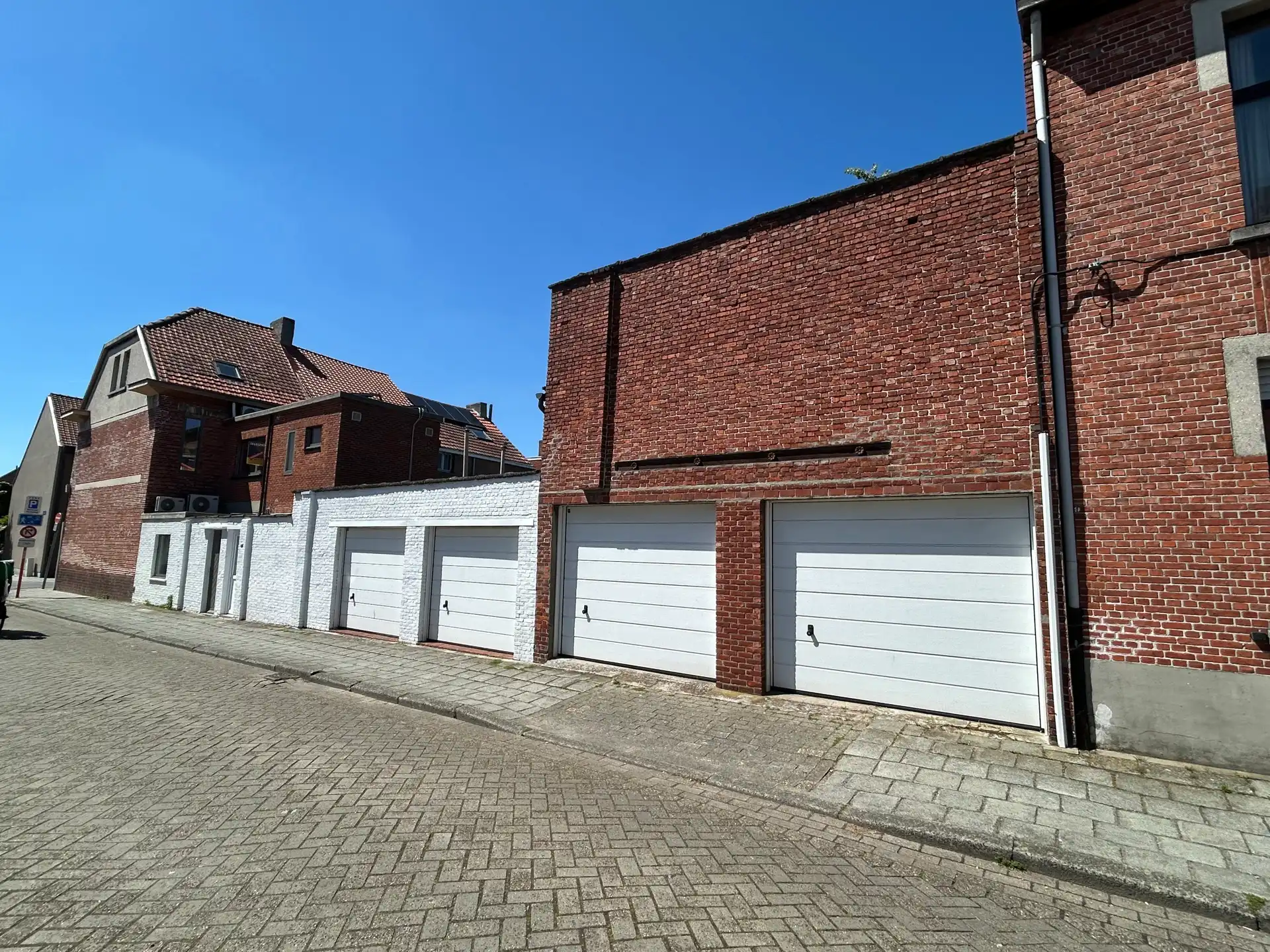 Afgesloten garagebox op gunstige ligging te koop foto 5