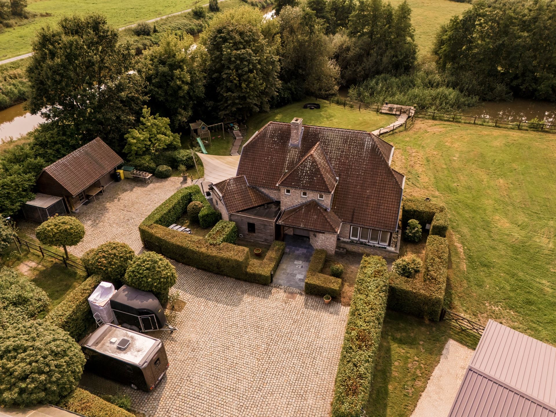 Uitzonderlijk en uniek pand in een paradijselijke omgeving waar luxe en natuur samenkomen foto 1