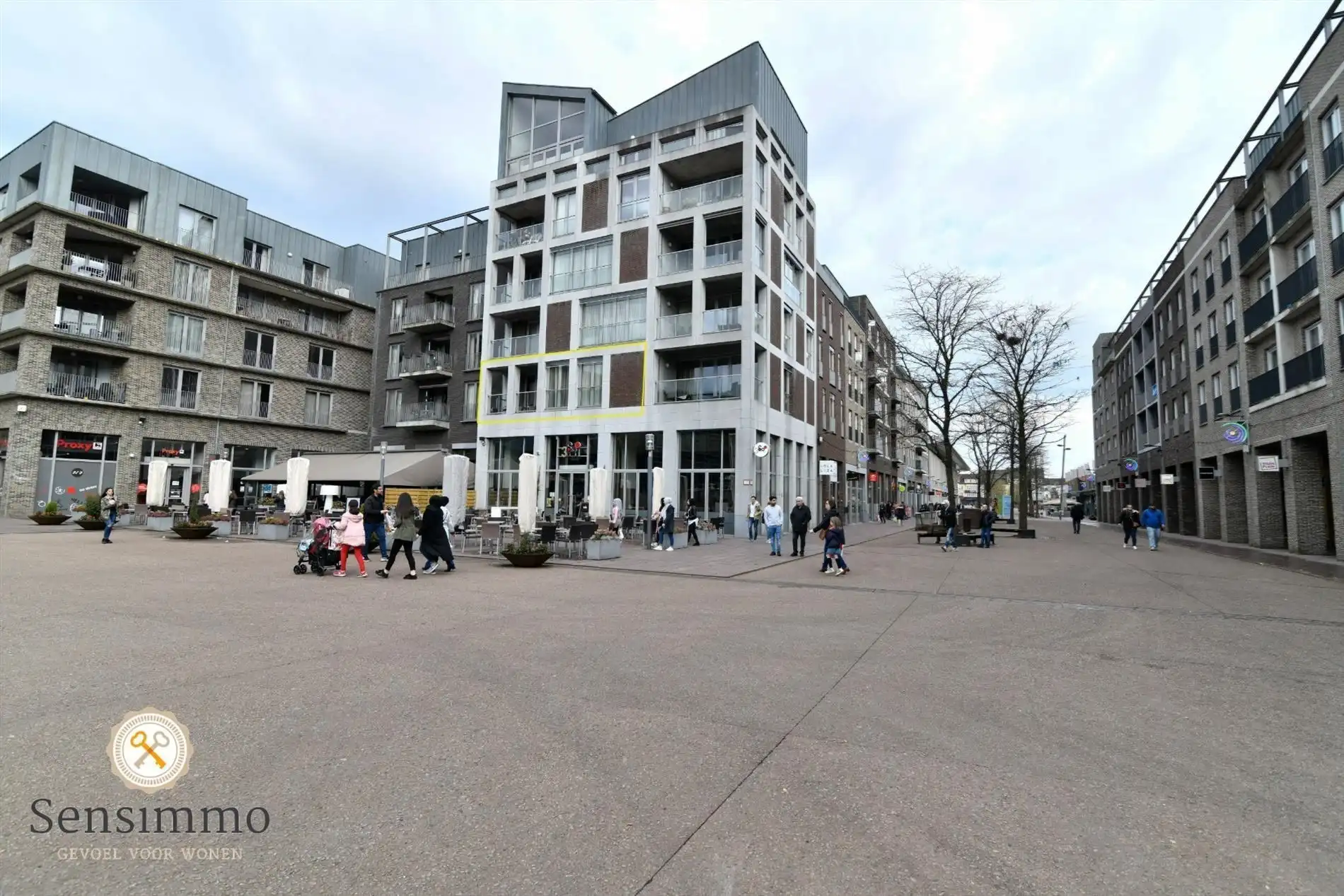 Modern éénslaapkamerappartement met prive parking Stadsplein Genk foto 21