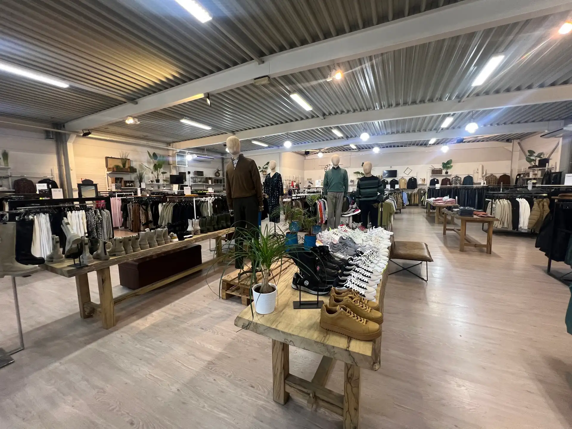 Baanwinkel van 725m² foto 14