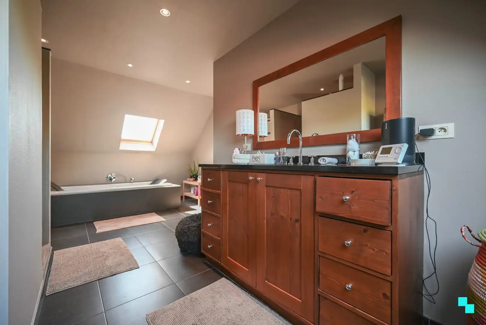 Riante dubbele woonst met 4 slaapkamers foto 30