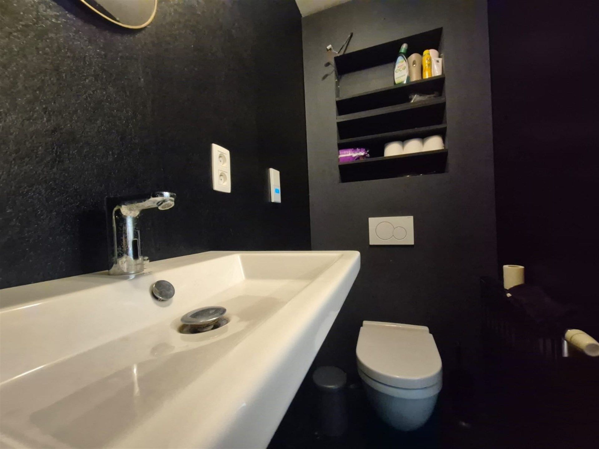 Gelijkvloerse kantoorruimte met kelder en terras. foto 21