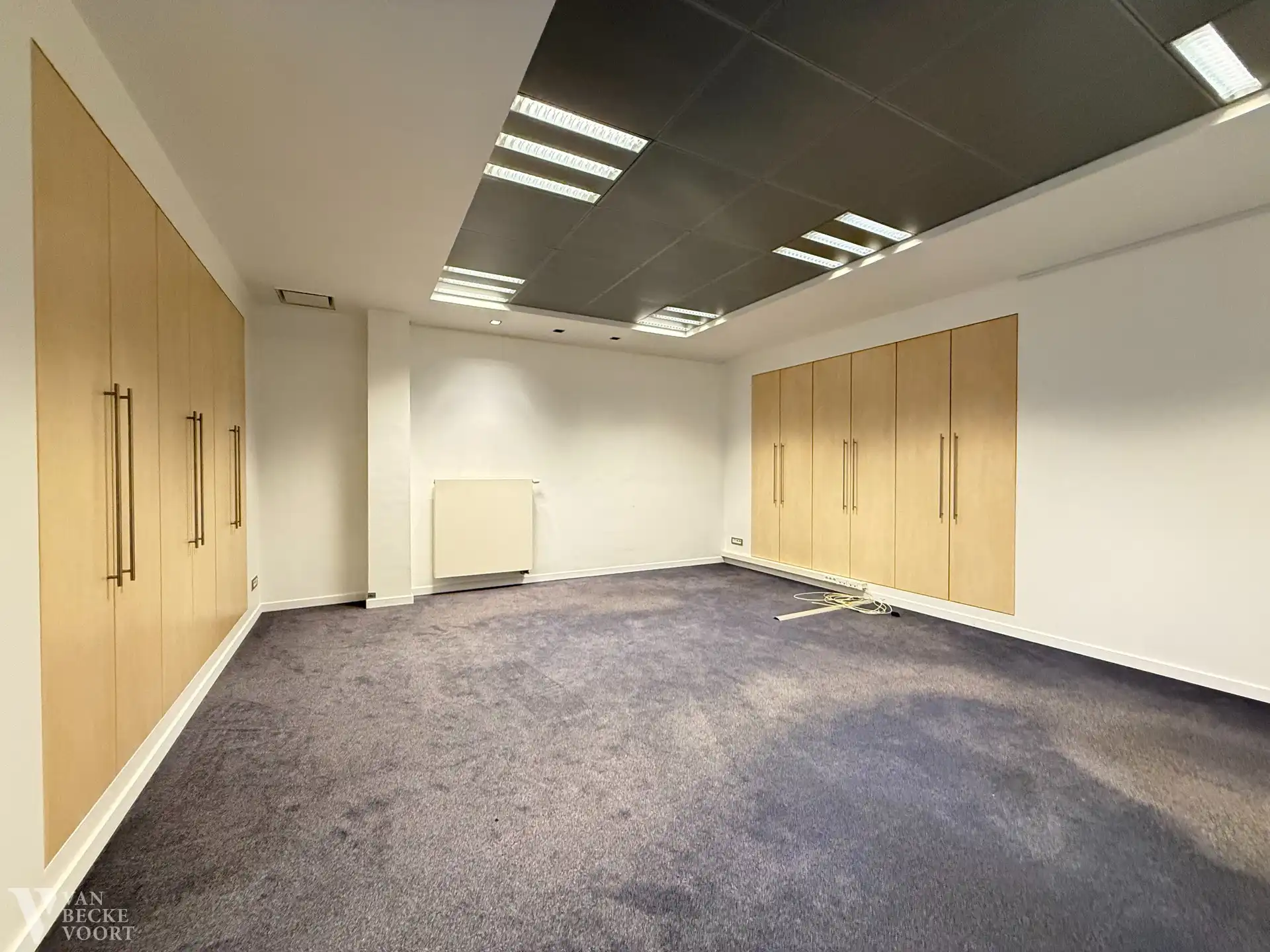 Ruim handelsgelijkvloers op hoekligging 330m² foto 6