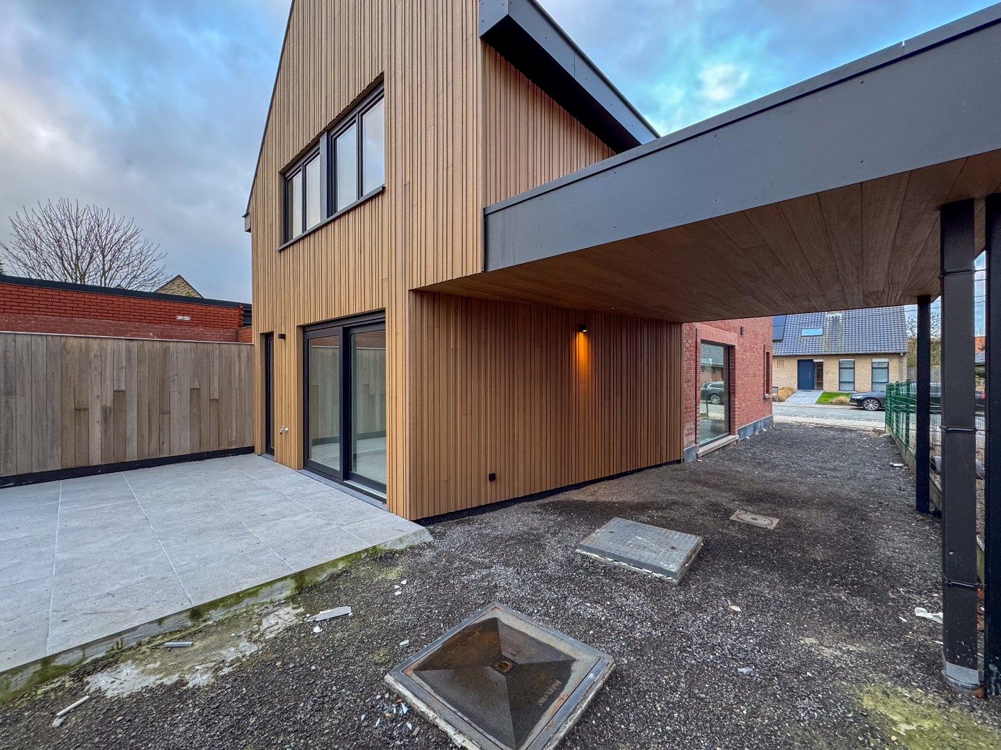 Volledig gerenoveerde woning met 3 slaapkamers, carport en tuin. foto 27