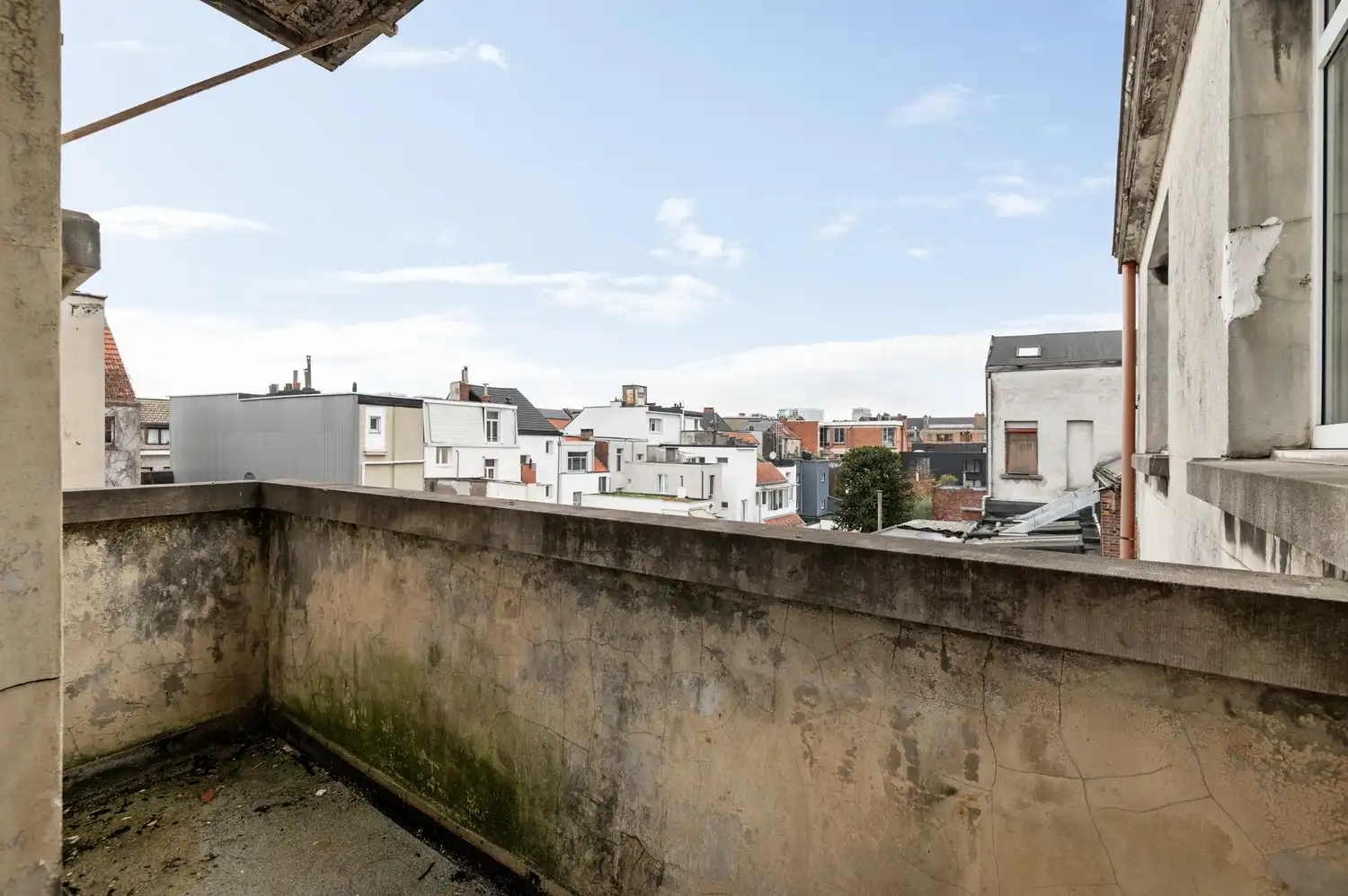 Opbrengsteigendom met een groot magazijn en 3 appartementen te koop! foto 31