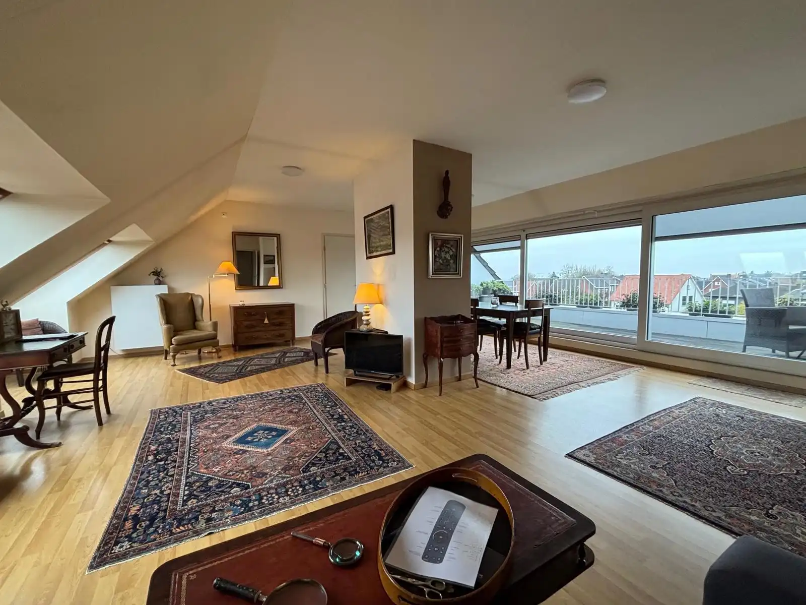 Ruim dakappartement in het centrum van Tielt.  foto {{pictureIndex}}