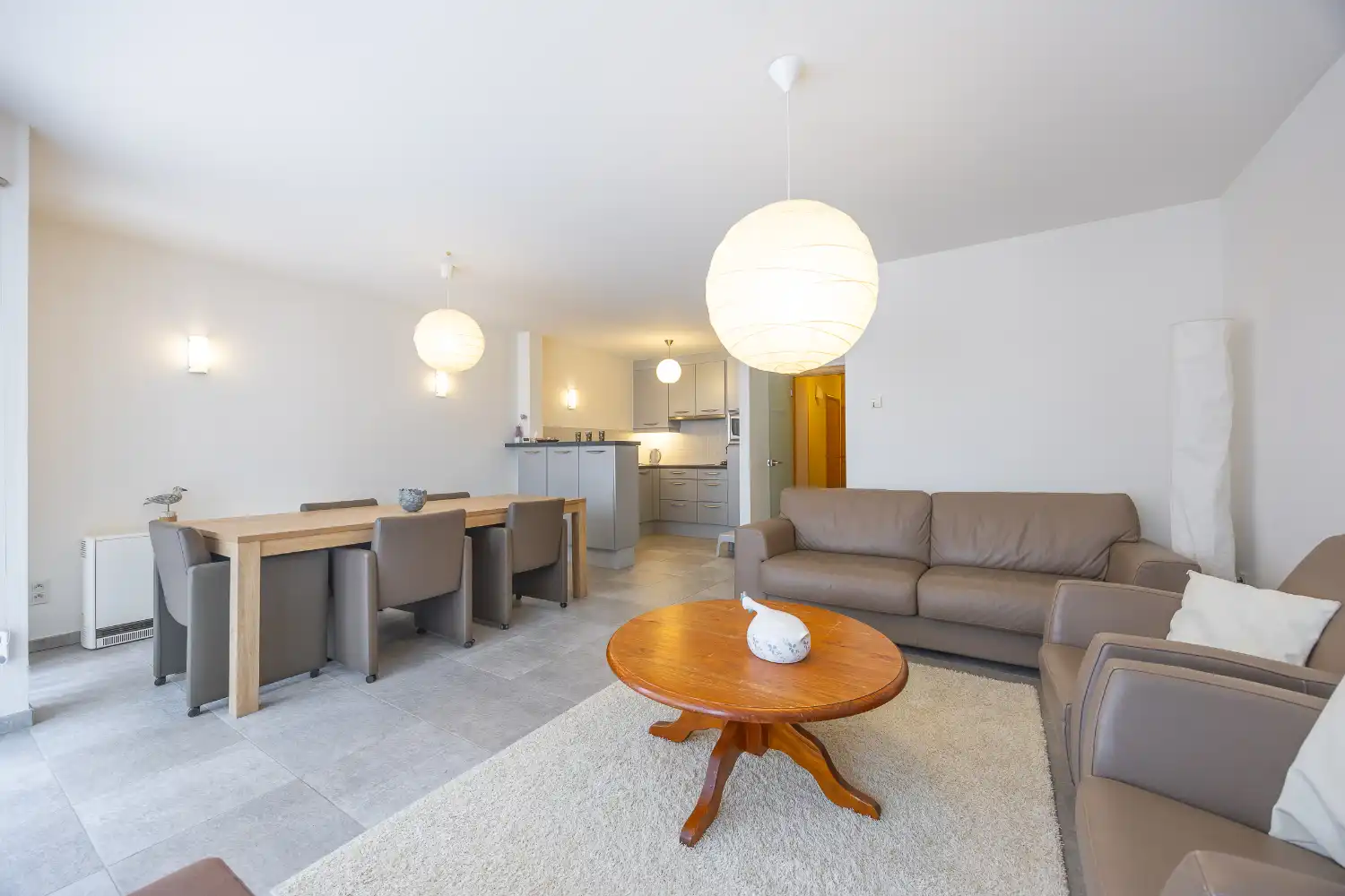 Ruim 2-slaapkamer appartement met zijdelings zeezicht foto 2