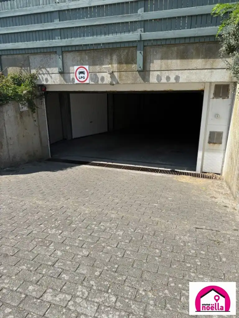 TE KOOP GARAGE TE WESTENDE! foto 4