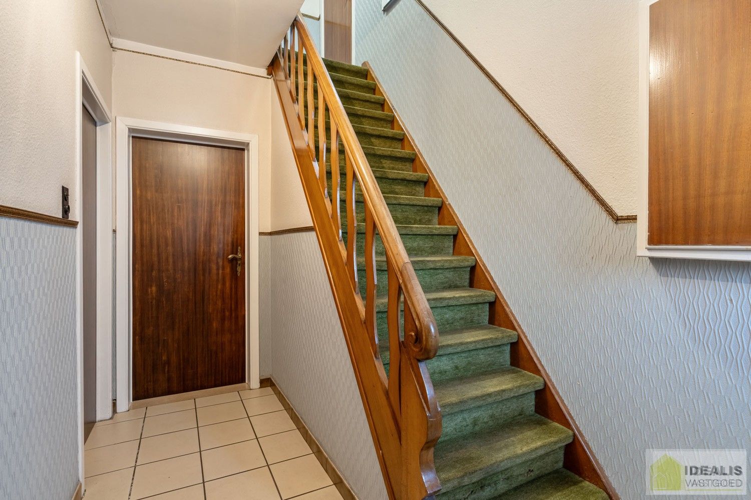 TE RENOVEREN WONING NABIJ HET CENTRUM VAN WIJCHMAAL, PEER OP EEN PERCEEL VAN  MAAR LIEFST 12A 5CA – DE WONING OMVAT EEN OPEN LEEFRUIMTE MET VEEL LICHTINVAL, KEUKEN MET AANSLUITEND EETKAMER, 3 SLAAPKAMERS, BADKAMER, VERANDA EN TWEE RUIME OPSLAGRUIMTES/WERKPLAATSEN – Een praktisch ingedeelde woning op een ruim perceel nabij het centrum van Peer! Dé perfecte zet voor zij die op zoek zijn naar een te renoveren woning met veel mogelijkheden op een rustige locatie in Wijchmaal, Peer! foto 10