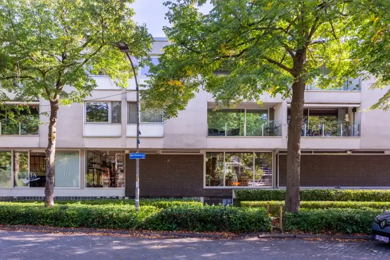 Prachtig handelspand met 2 grote etalages, gratis parking! Toplocatie Patio Donk! foto 21