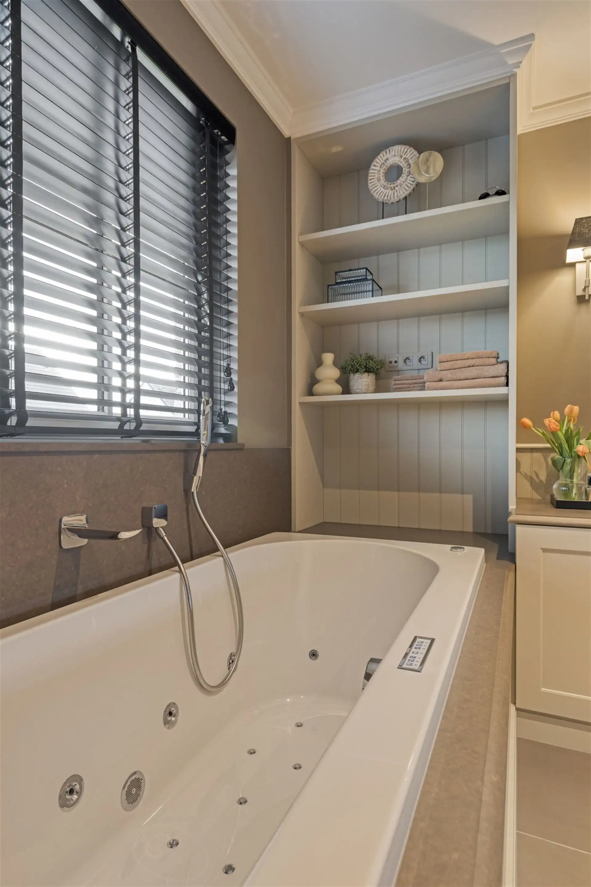 Instapklare woning met 3 slaapkamers, tuin en garage. foto 23