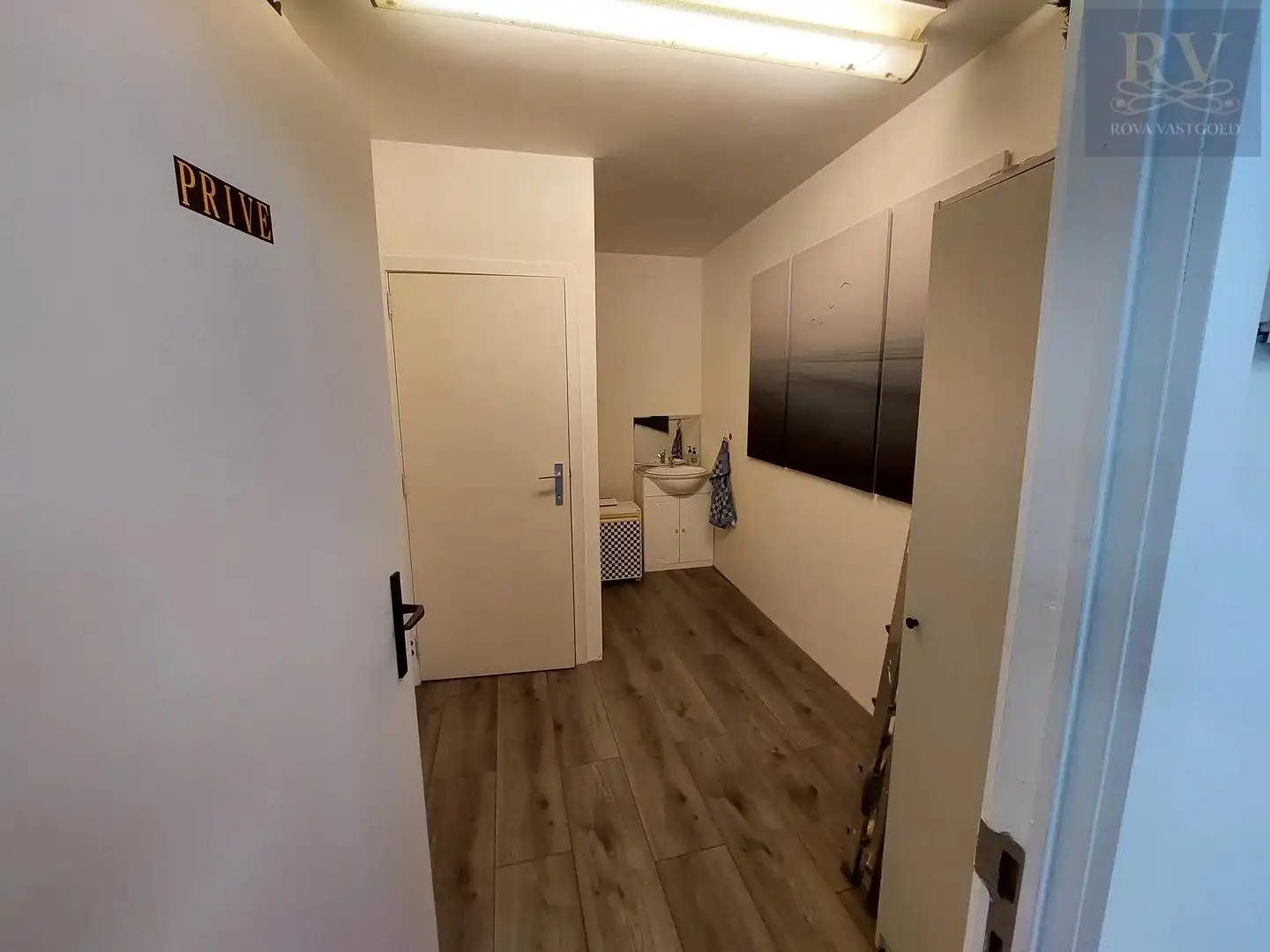 WINKELRUIMTE VAN +/- 80 M²   IN GALERIJ RUBENS IN LANAKEN foto 6