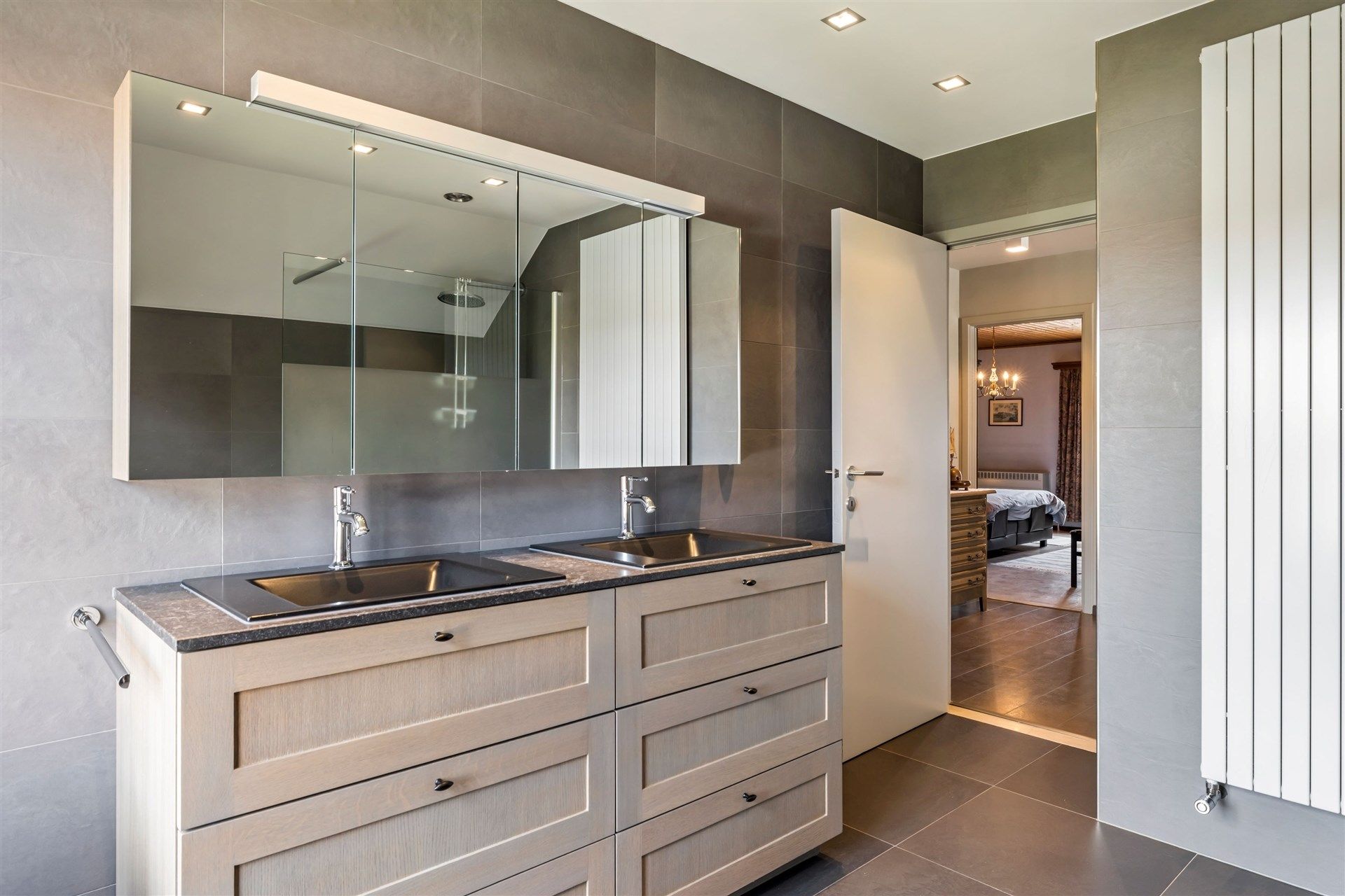 Ruim opgezette gezinswoning met 3 slaapkamers & mooi aangelegde tuin op een perceel van 1.016m² foto 18