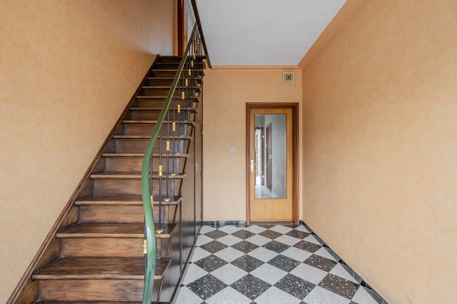 Halfopen bebouwing in doodlopende straat. foto 4