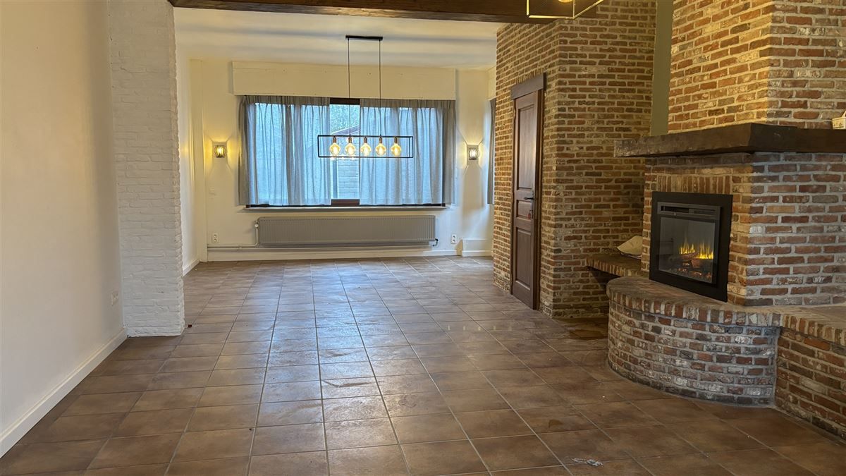 Zéér ruim gelijklvloers/duplexappartement foto 3