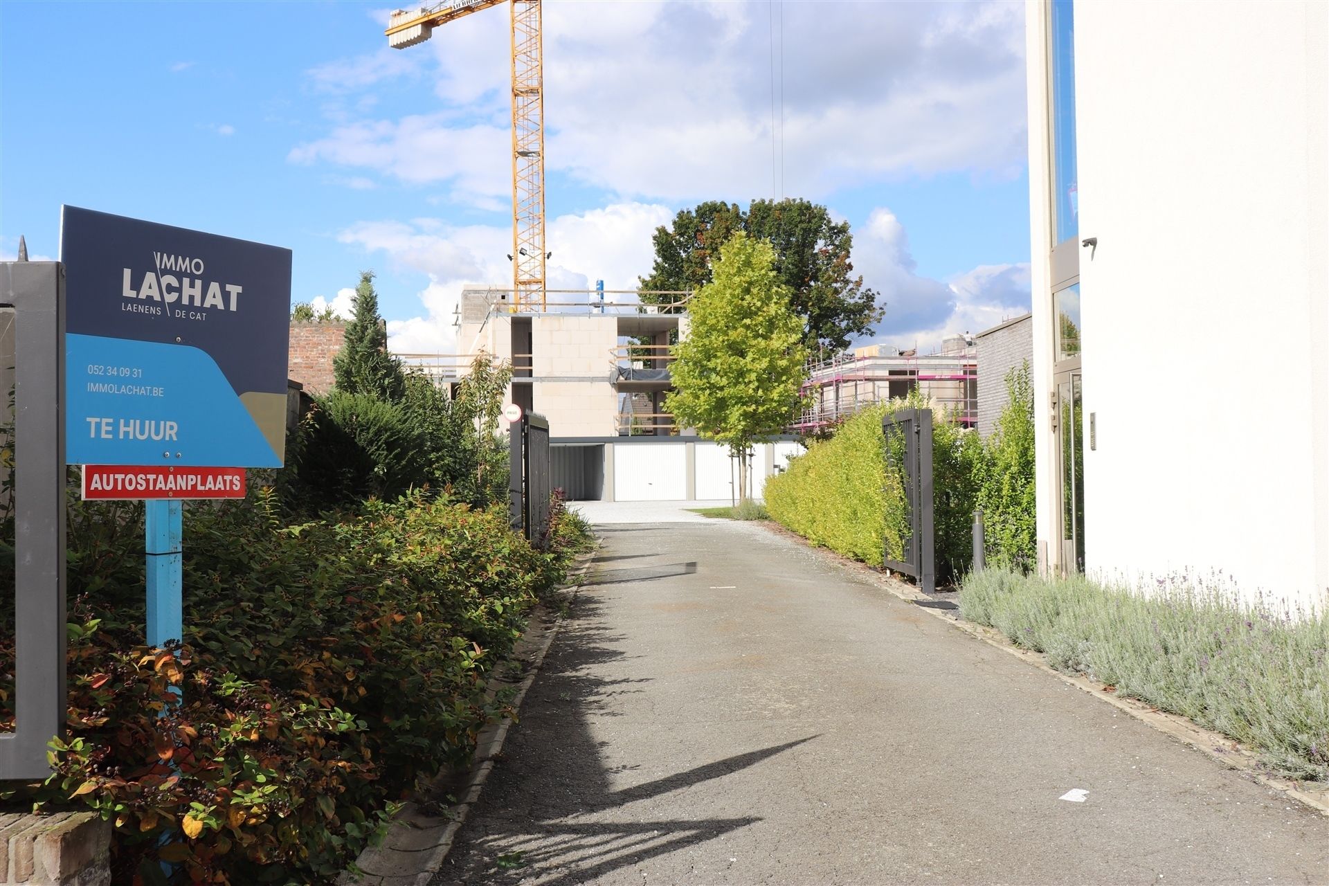 Garagebox in dorpscentrum foto {{pictureIndex}}