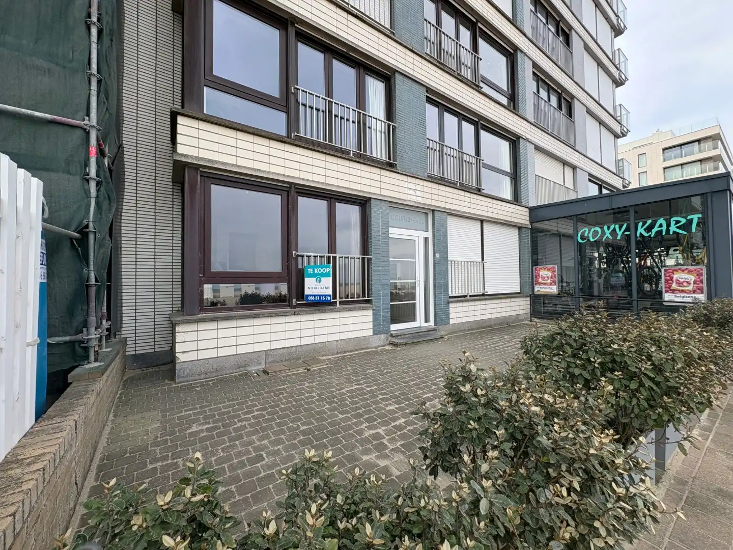 Gelijkvloers appartement te koop op de zeedijk van Koksijde foto 5