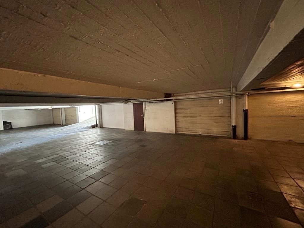 Gesloten garagebox vlakbij Zeedijk foto 4