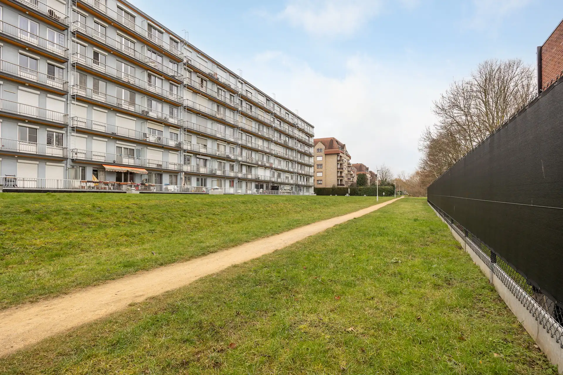 Ruim 2slpk-app. met vergezicht met kelder en parking foto 22