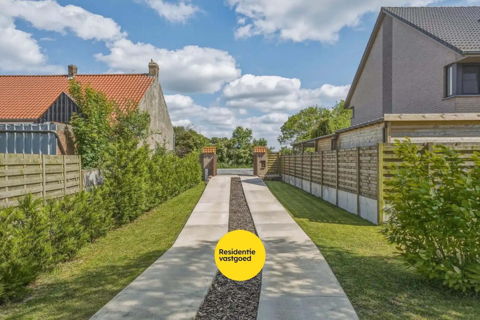 Alleenstaande woning op ruim perceel met vernieuwd woongedeelte en loods (80 m²) foto 5