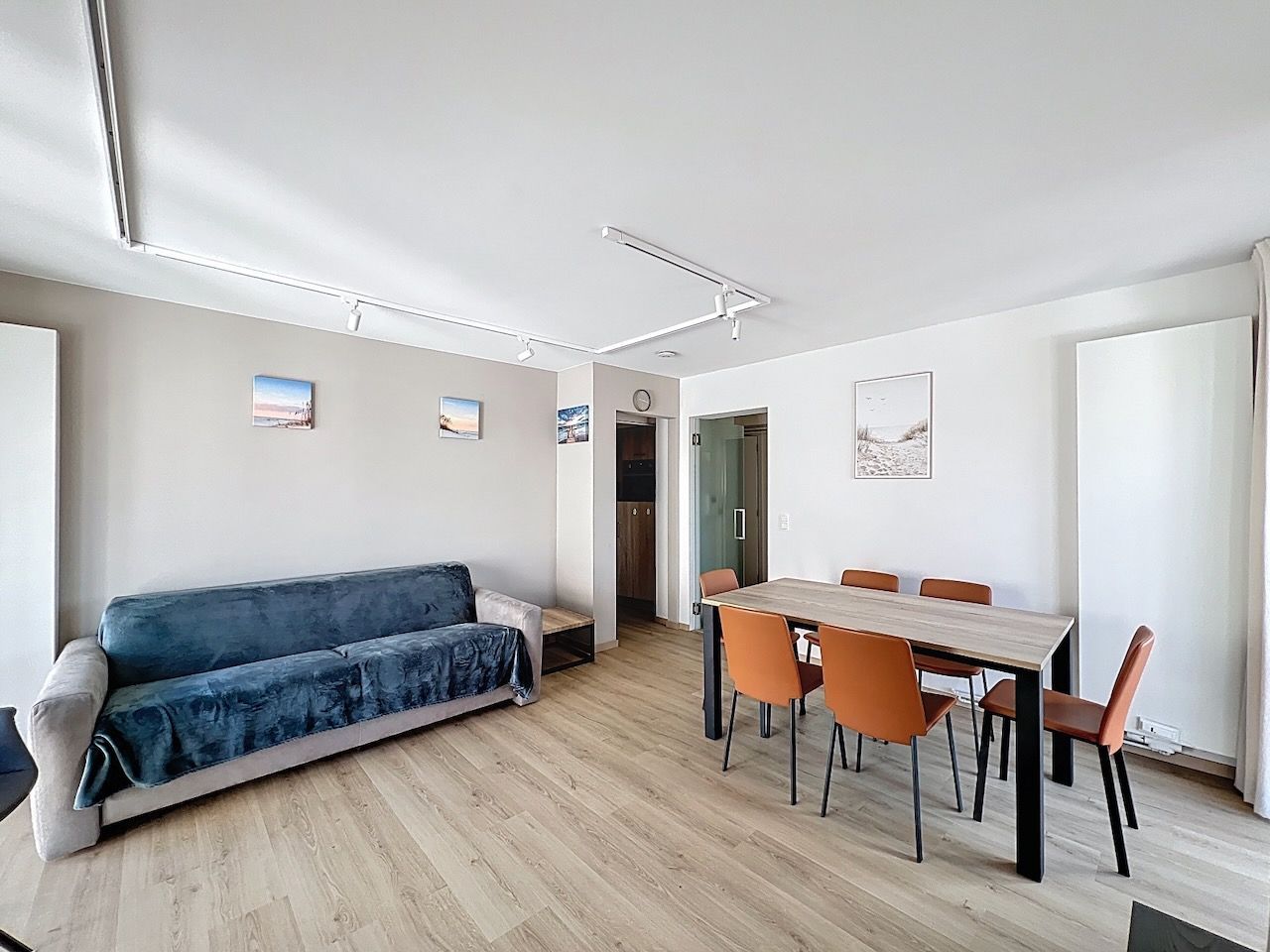 Zeer goed gelegen, vernieuwd appartement met zijdelings zeezicht foto 2