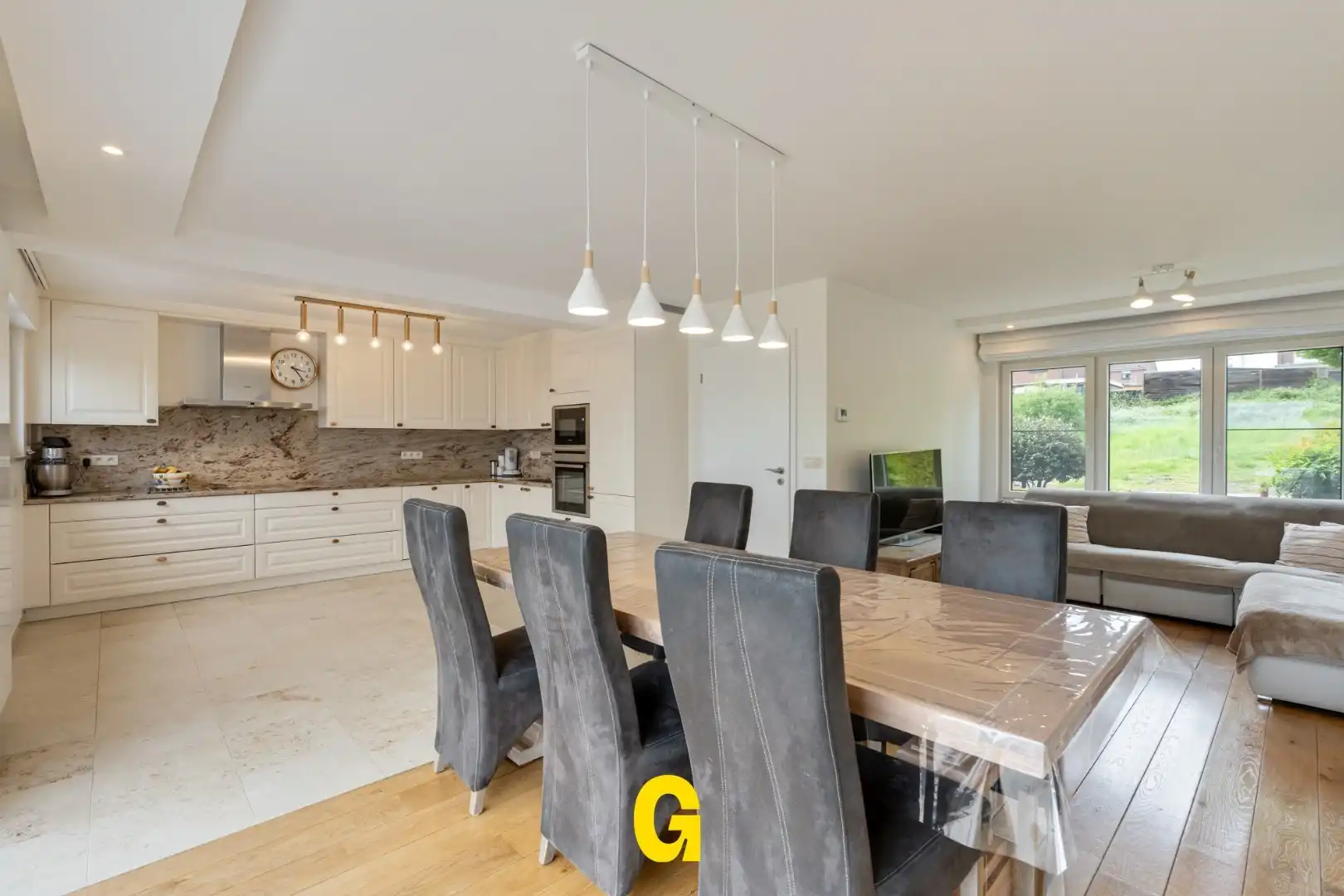 Knappe grondig gerenoveerde woning met drie slaapkamers, inpandige garage en tuin op 4a48ca, EPC label A. foto 6