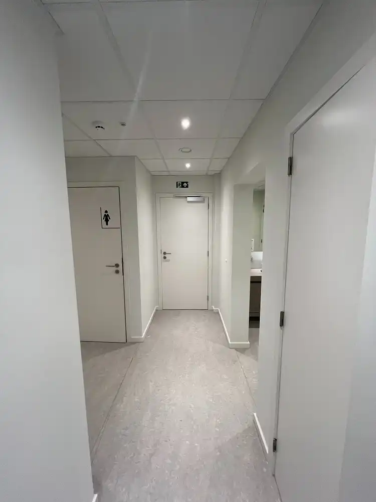 230m² kantoren foto 11