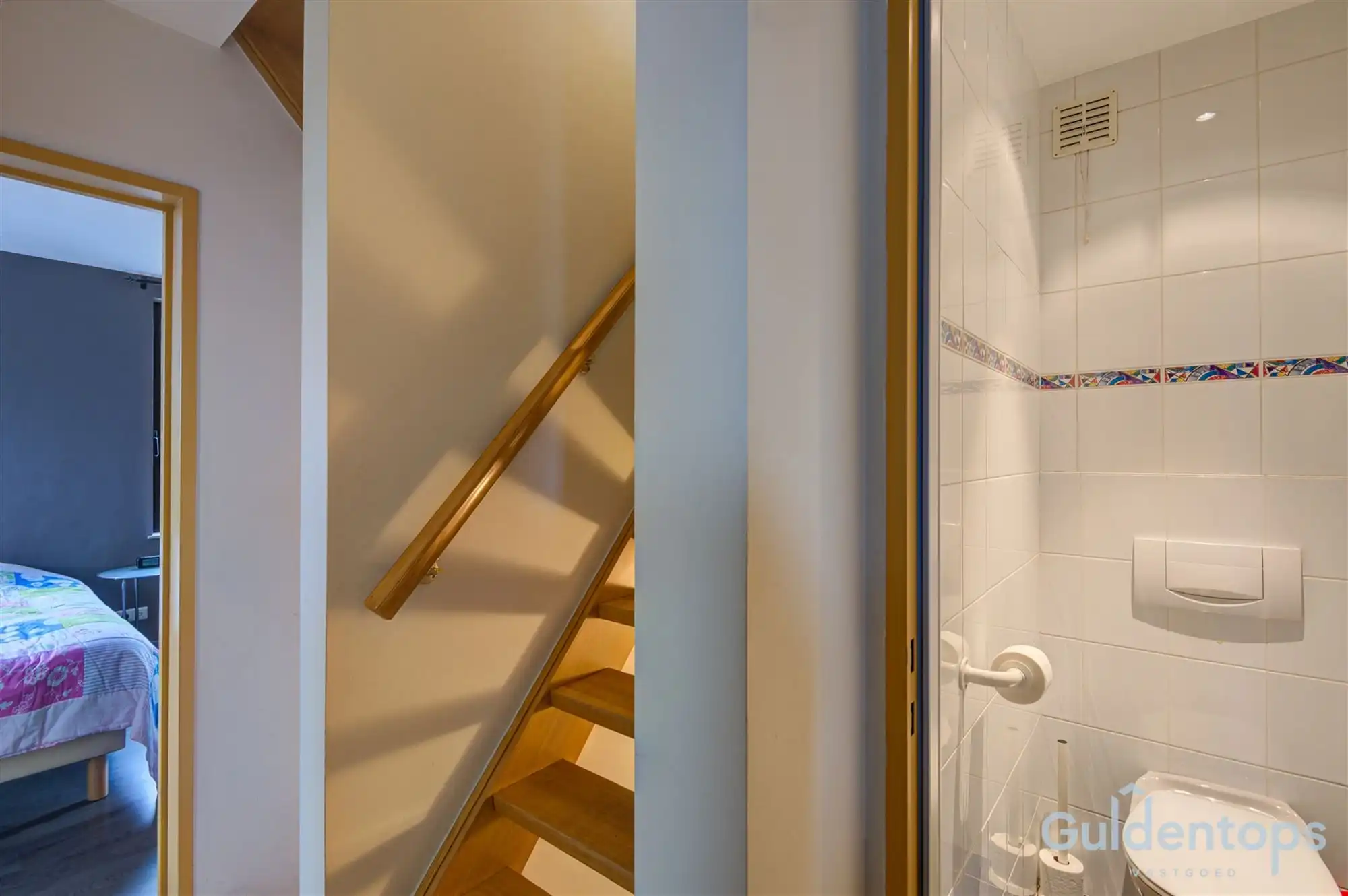 Zeer ruime instapklare half open woning met zwembad foto 26