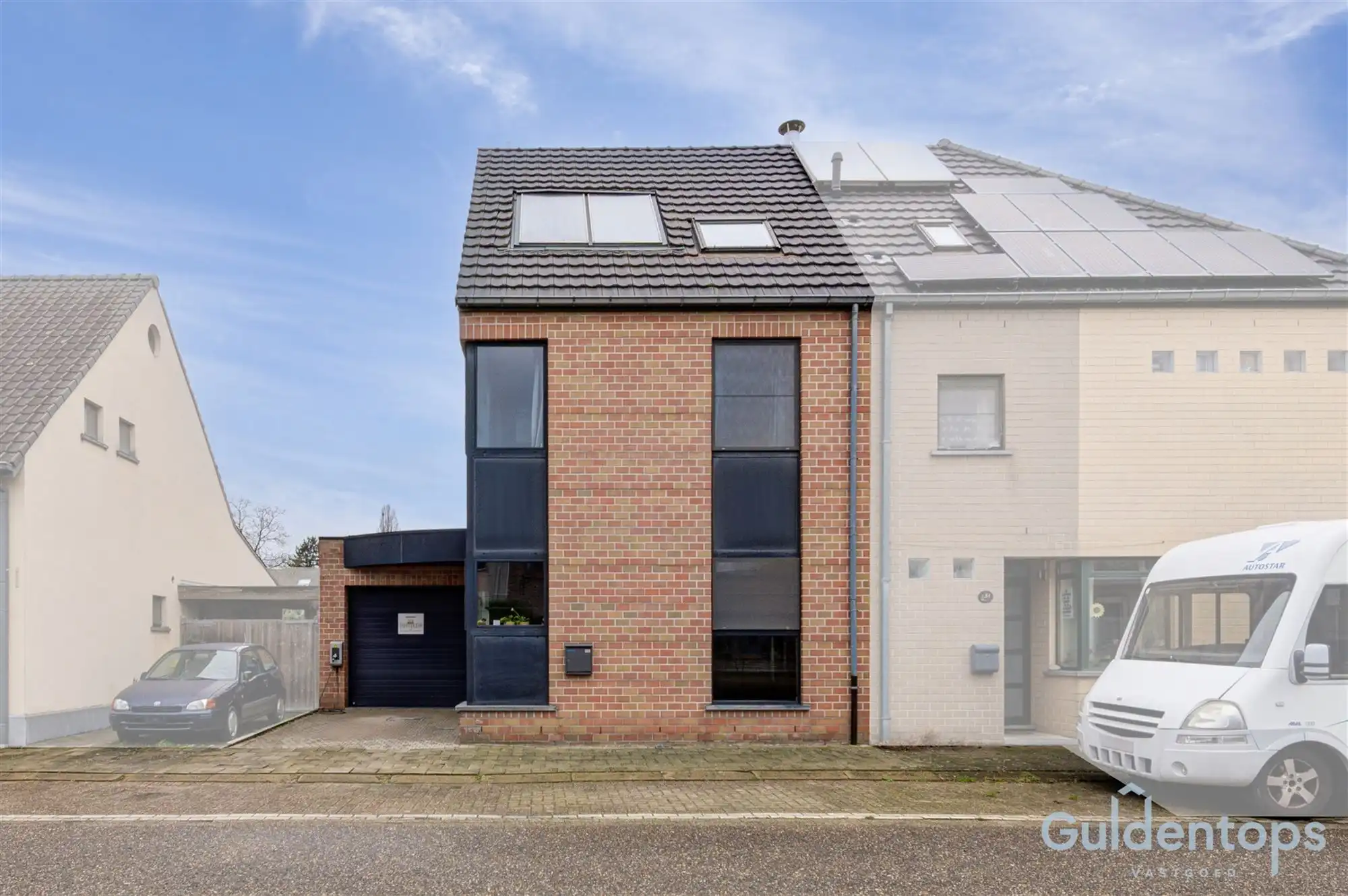Zeer ruime instapklare half open woning met zwembad foto 26