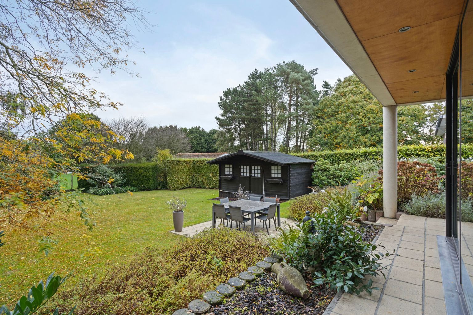 WONING IN DOODLOPENDE STRAAT , GRENZEND AAN NATUURGEBIED foto 25