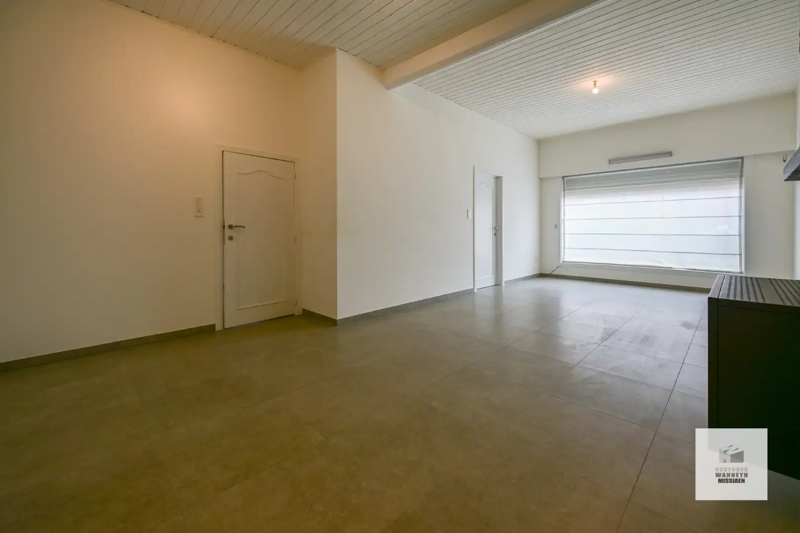 Gerenoveerde rijwoning met 3 slpk, tuin en garage in Zwevezele foto 2