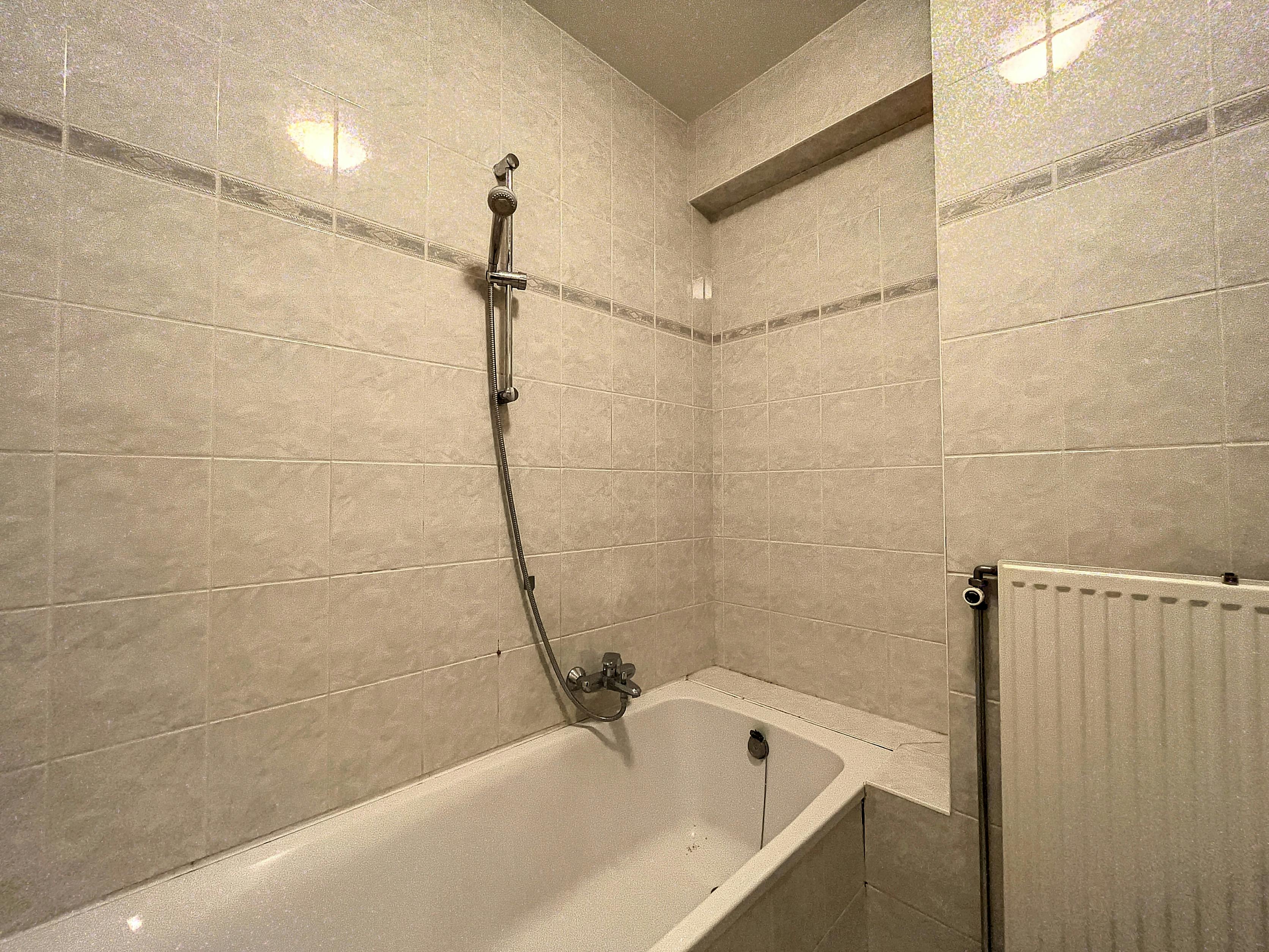 Schaarbeek-Mooi appartement 1 slaapkamer op de 4e verdiep. foto 5