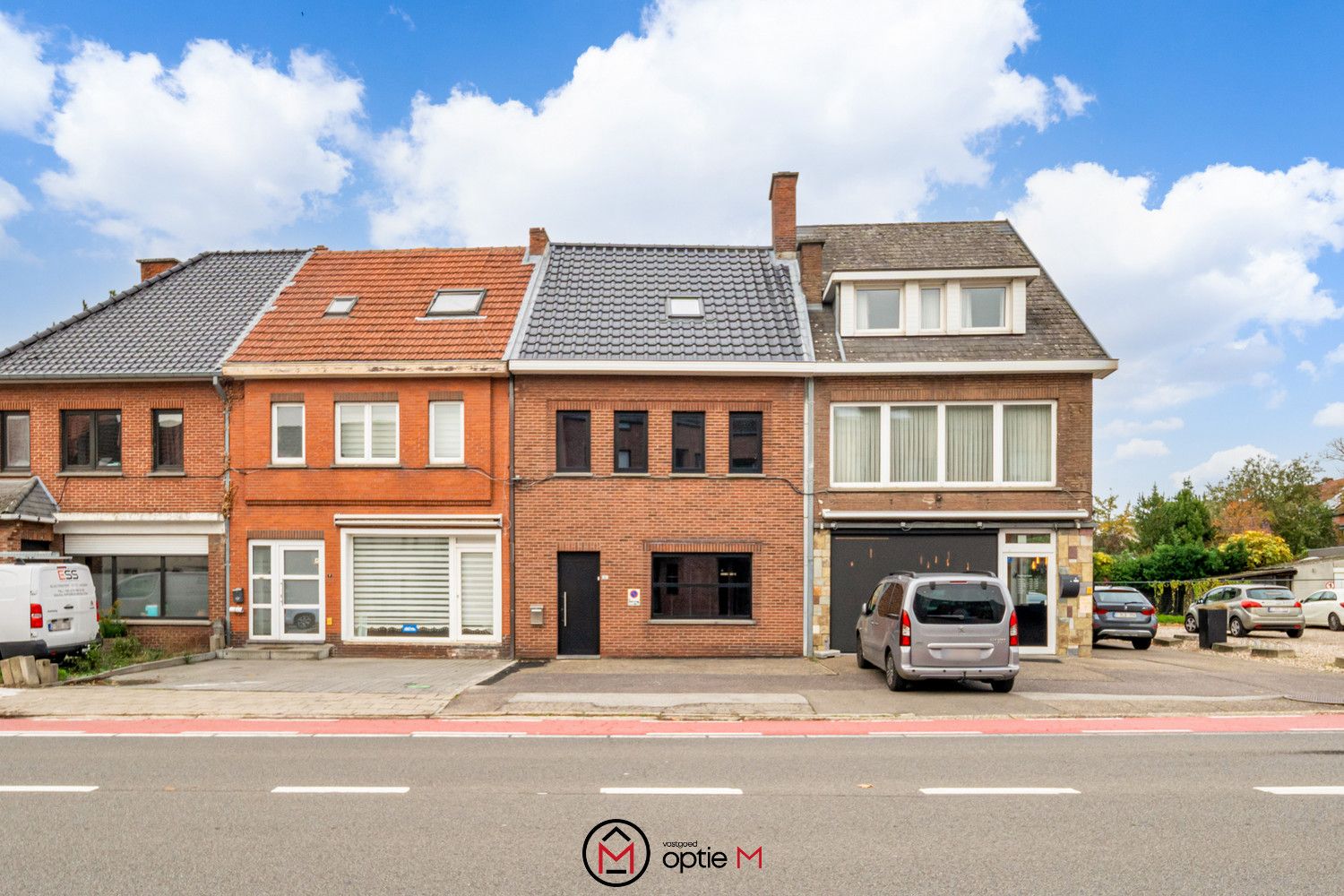 Volledig gerenoveerde woning met 4 slaapkamers en 2 badkamers in Hasselt foto {{pictureIndex}}