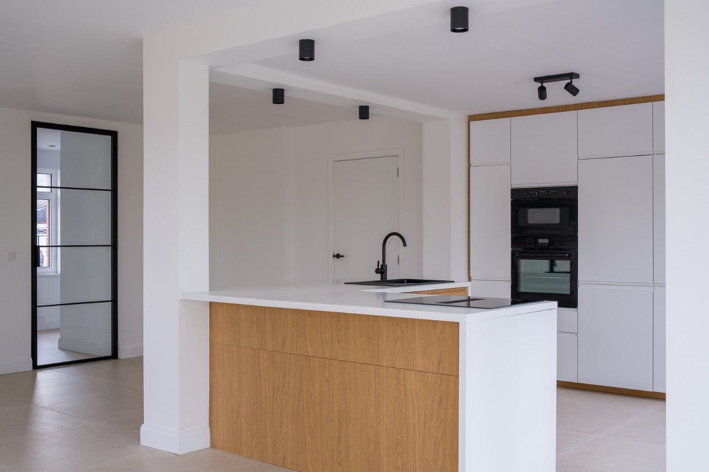 Prachtig gerenoveerde woning met 3 slpk. en tuin foto 12