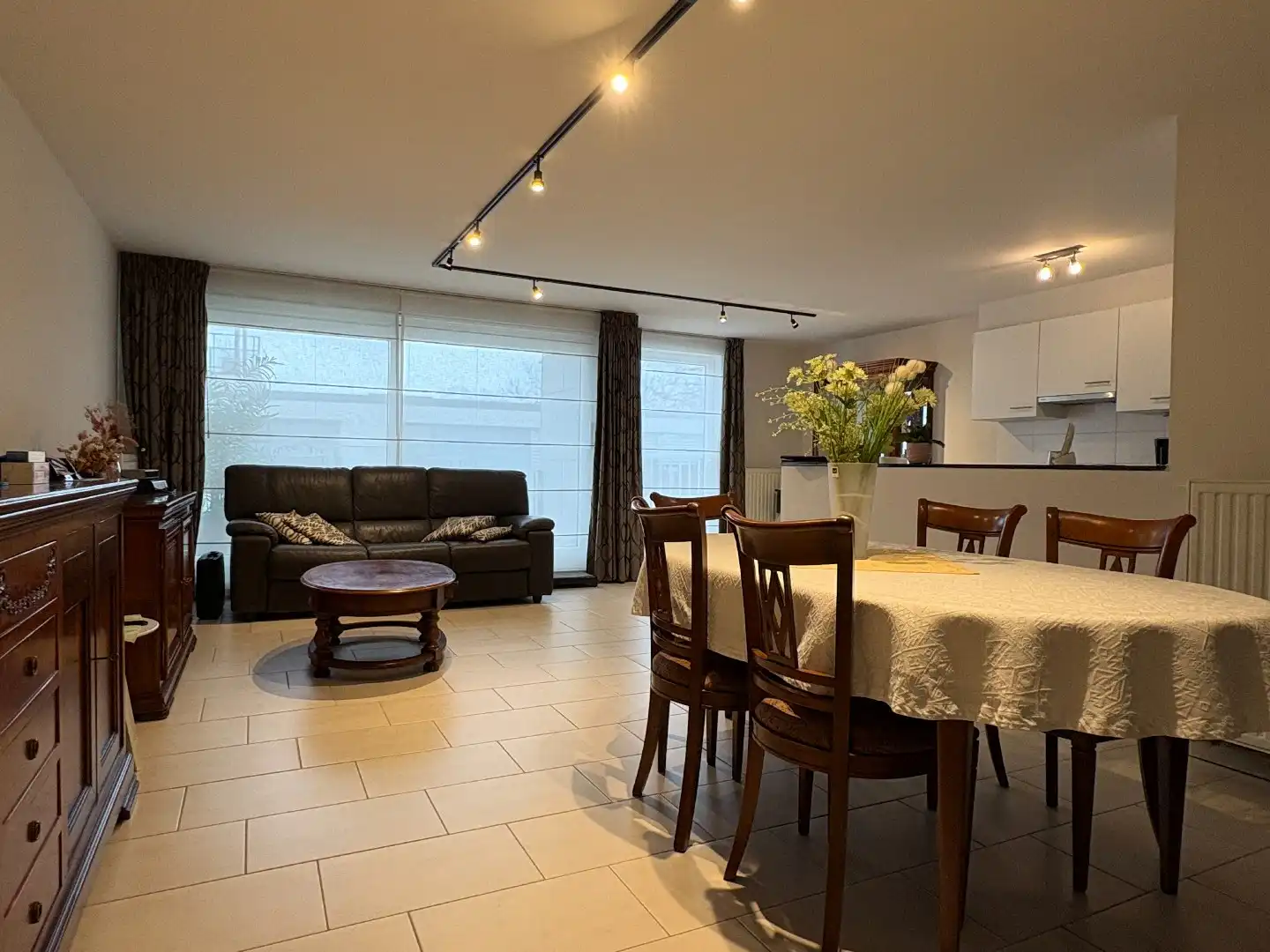 Ruim 2-slaapkamerappartement in centrum Kuurne. foto 2