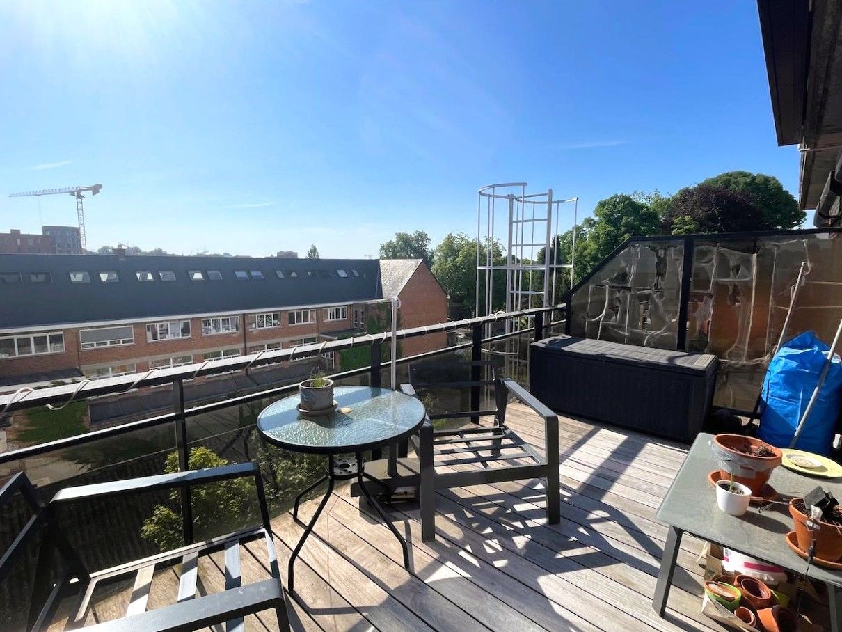 Gerenoveerde, instapklare studio met ruim terras centrum Leuven foto 5