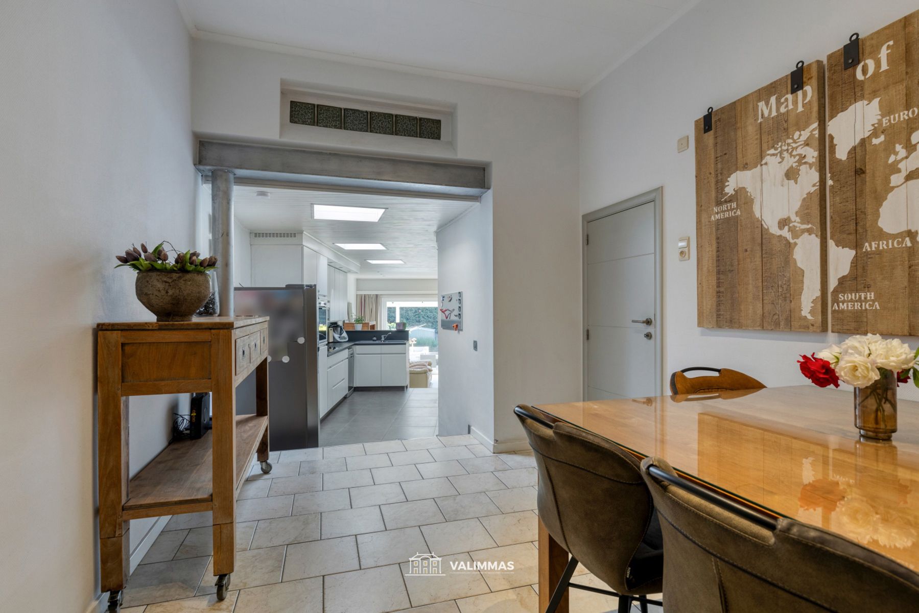 Een verzorgde, instapklare rijwoning met garage & mooie tuin foto 4