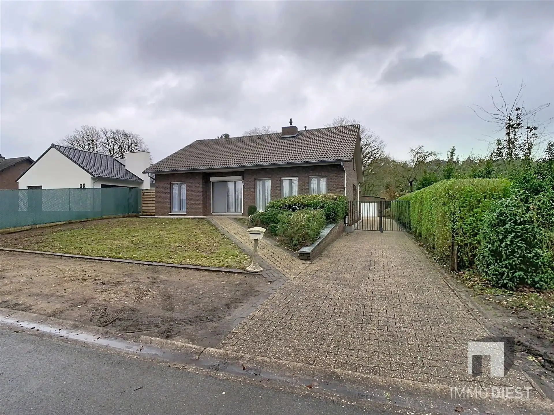  Charmante bungalow woning in Paal foto {{pictureIndex}}