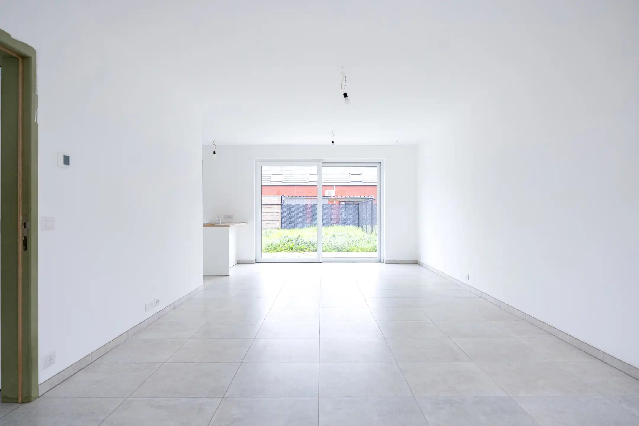 Halfopen woning met ruime tuin op rustige locatie foto 5
