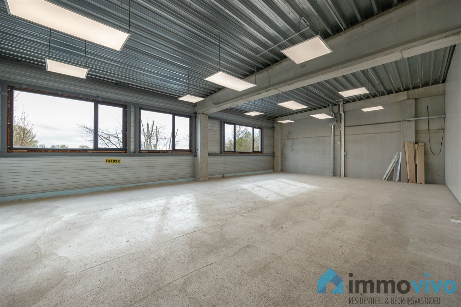 Instapklare KMO-unit van 400 m² met 160 m² kantoor en 5 pp. op toplocatie foto 21