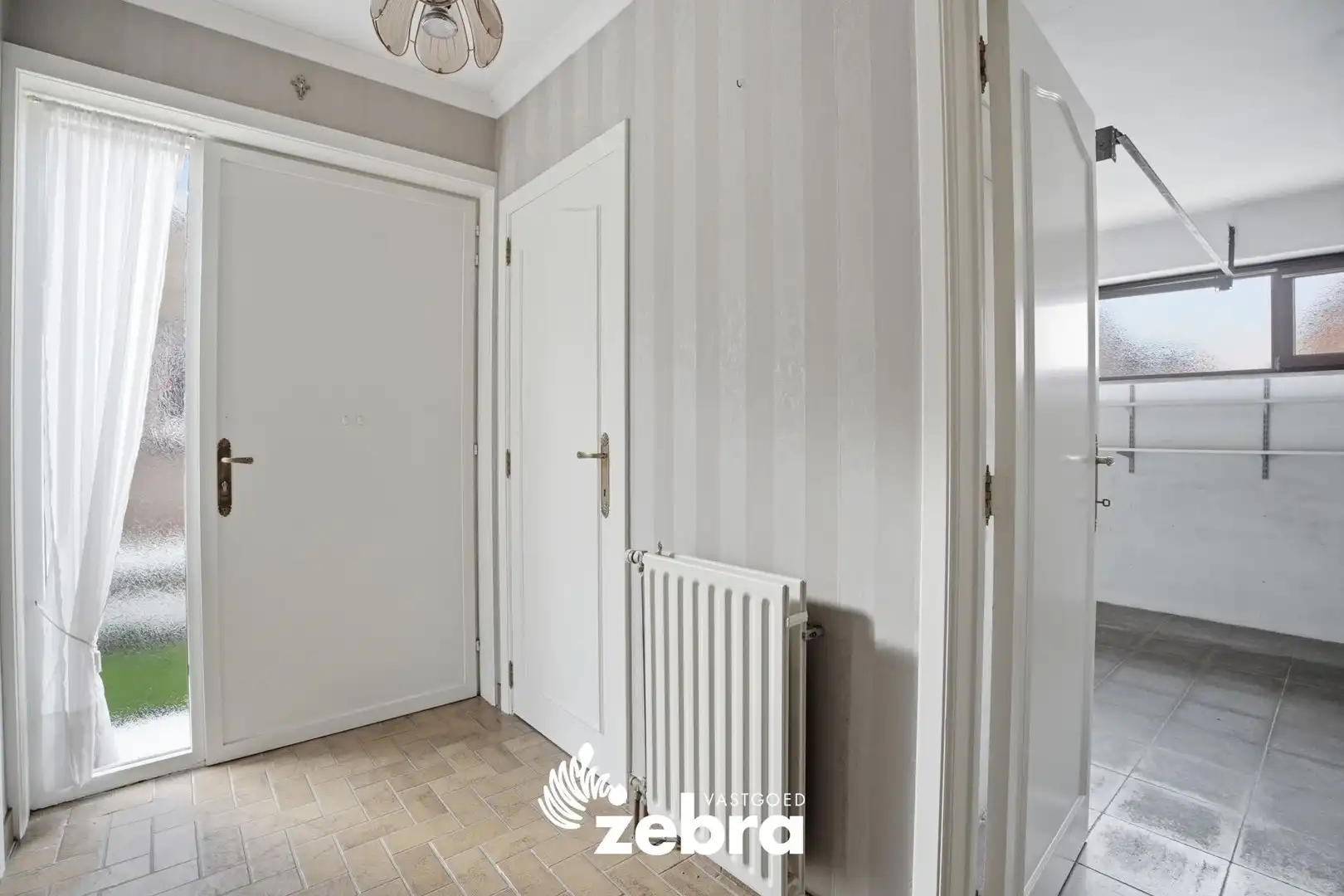 Op te frissen open bebouwing met zonnige tuin in Moorslede! foto 3